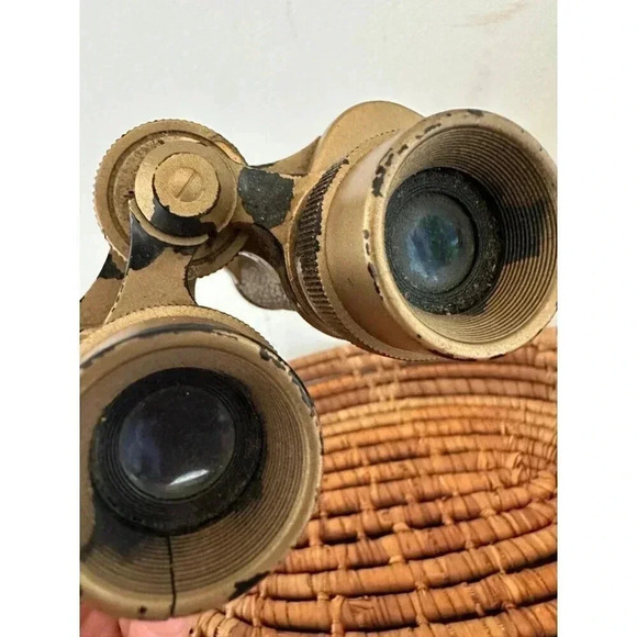 Binoculars - Picture 7 of 11